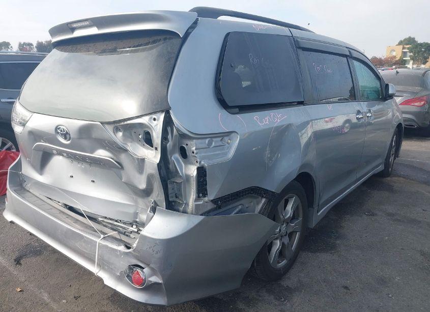 Photo 4 of 2017 Toyota Sienna SE 8 PASSENGER (VIN 5TDXZ3DC9HS850518)