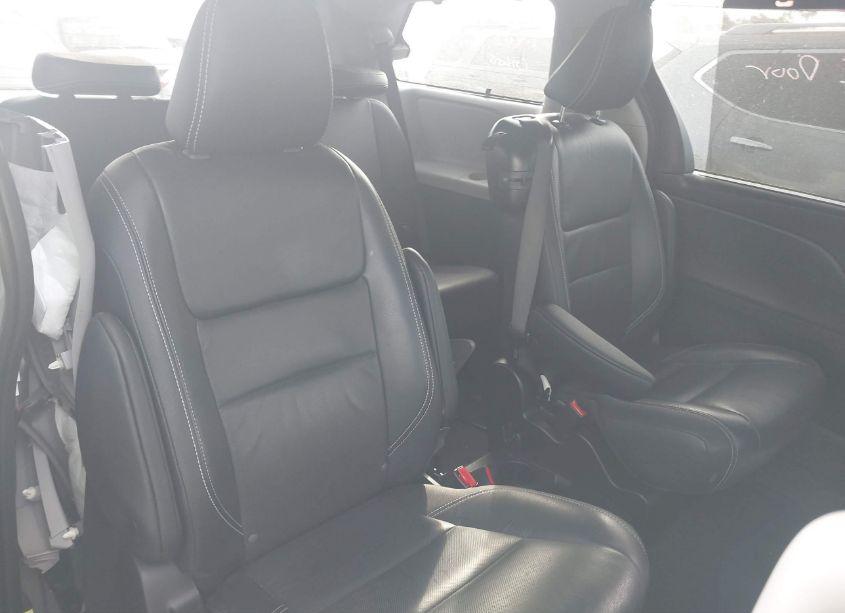 Photo 8 of 2017 Toyota Sienna SE 8 PASSENGER (VIN 5TDXZ3DC9HS850518)