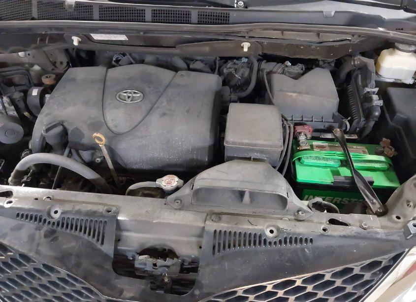 Photo 10 of 2017 Toyota Sienna SE (VIN 5TDXZ3DC9HS885348)