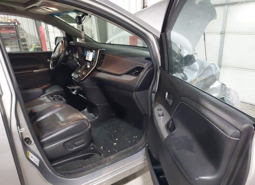 Photo 5 of 2017 Toyota Sienna SE (VIN 5TDXZ3DC9HS885348)