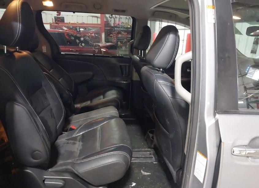 Photo 8 of 2017 Toyota Sienna SE (VIN 5TDXZ3DC9HS885348)