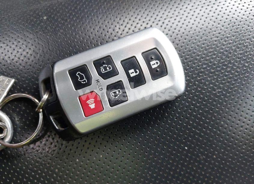 Photo 11 of 2017 Toyota Sienna SE (VIN 5TDXZ3DC9HS900527)