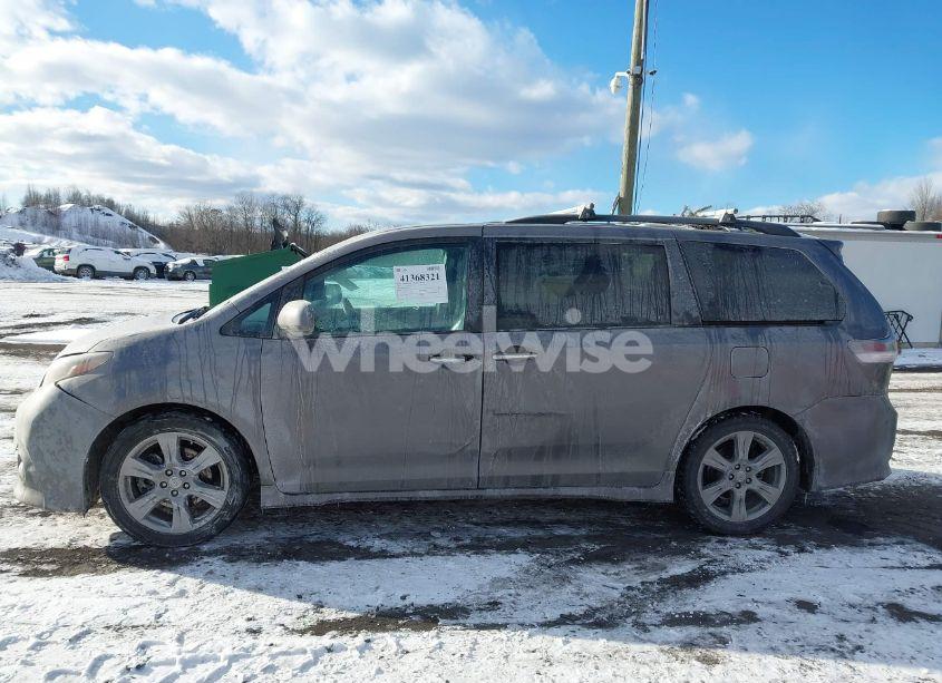 Photo 14 of 2017 Toyota Sienna SE (VIN 5TDXZ3DC9HS900527)