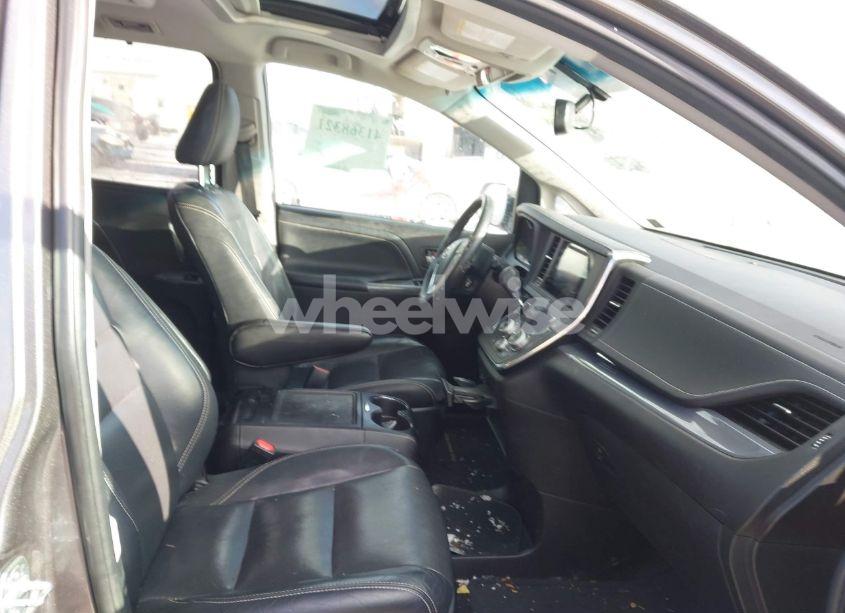 Photo 5 of 2017 Toyota Sienna SE (VIN 5TDXZ3DC9HS900527)