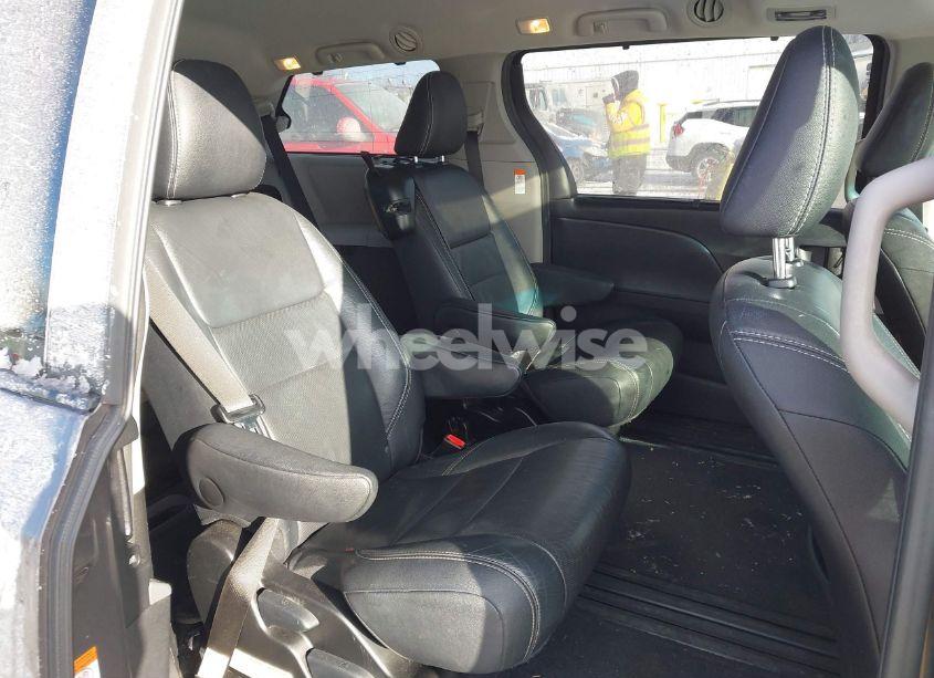 Photo 8 of 2017 Toyota Sienna SE (VIN 5TDXZ3DC9HS900527)