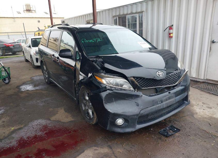 2017 Toyota Sienna SE (VIN 5TDXZ3DCXHS859969) main photo