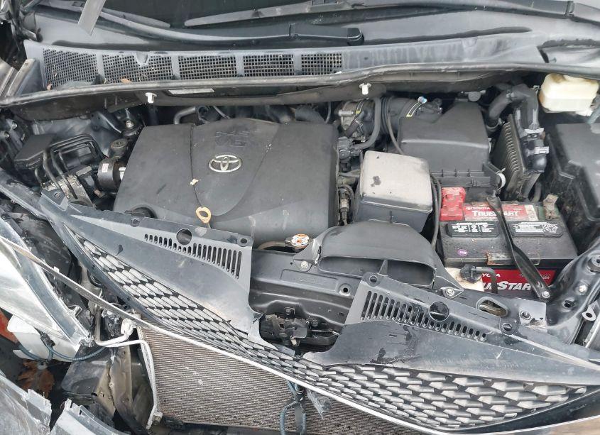 Photo 10 of 2017 Toyota Sienna SE (VIN 5TDXZ3DCXHS859969)