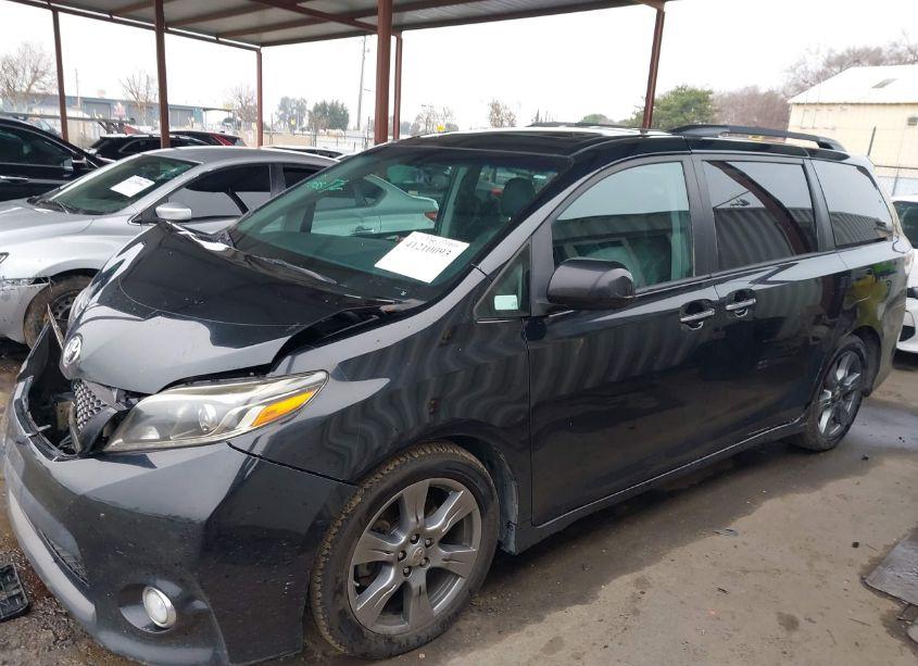 Photo 14 of 2017 Toyota Sienna SE (VIN 5TDXZ3DCXHS859969)