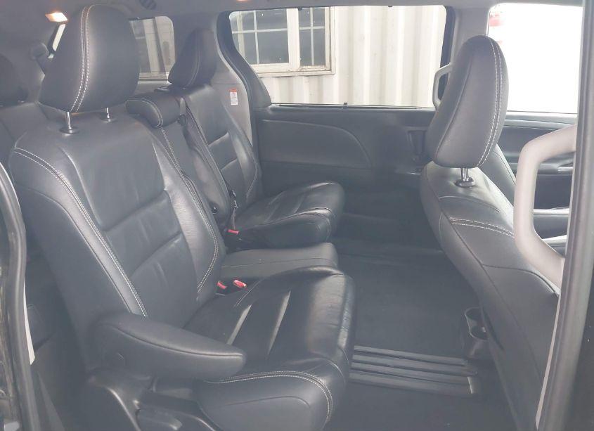 Photo 8 of 2017 Toyota Sienna SE (VIN 5TDXZ3DCXHS859969)