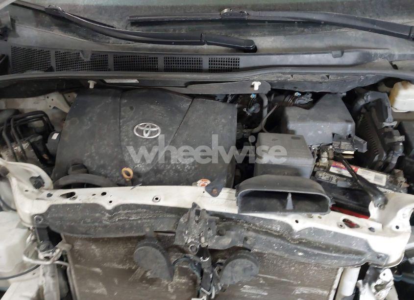 Photo 10 of 2017 Toyota Sienna SE (VIN 5TDXZ3DCXHS875329)