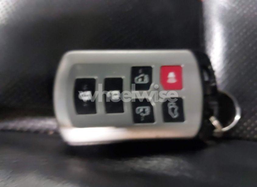 Photo 11 of 2017 Toyota Sienna SE (VIN 5TDXZ3DCXHS875329)