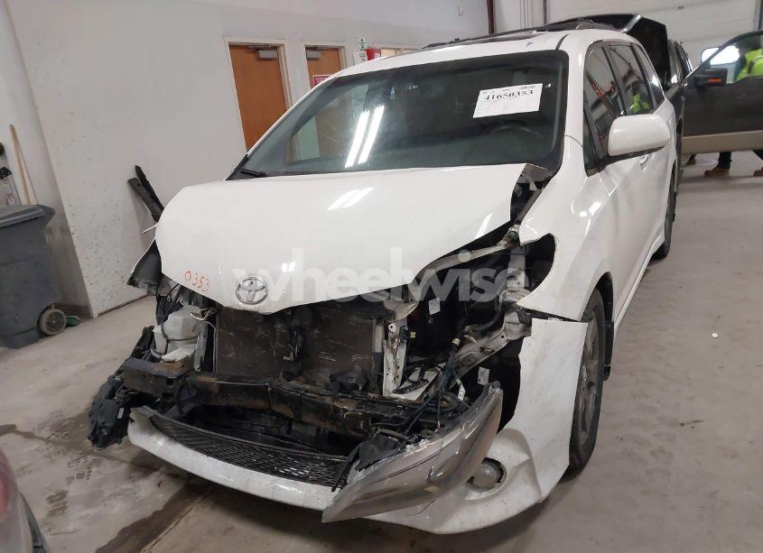 Photo 12 of 2017 Toyota Sienna SE (VIN 5TDXZ3DCXHS875329)