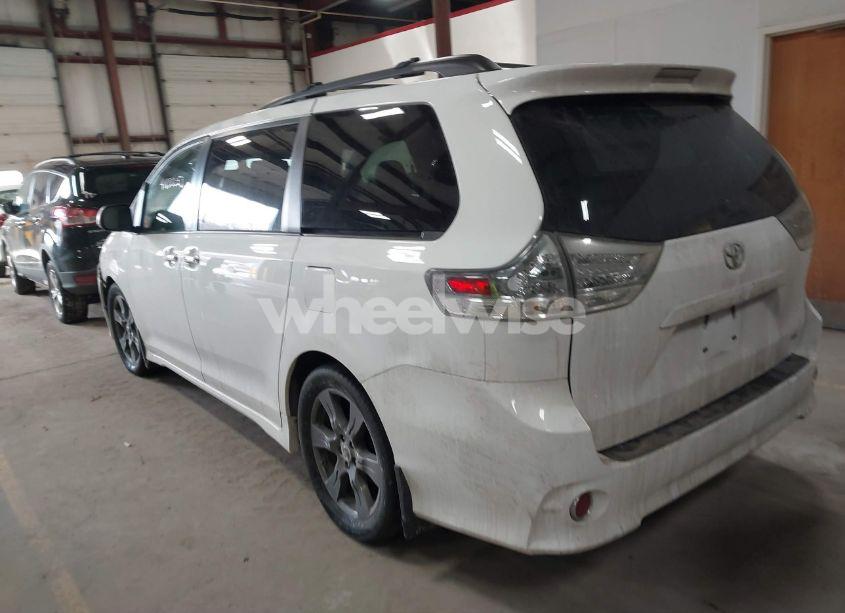 Photo 3 of 2017 Toyota Sienna SE (VIN 5TDXZ3DCXHS875329)