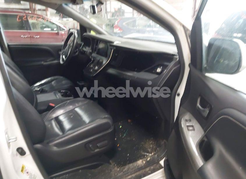 Photo 5 of 2017 Toyota Sienna SE (VIN 5TDXZ3DCXHS875329)