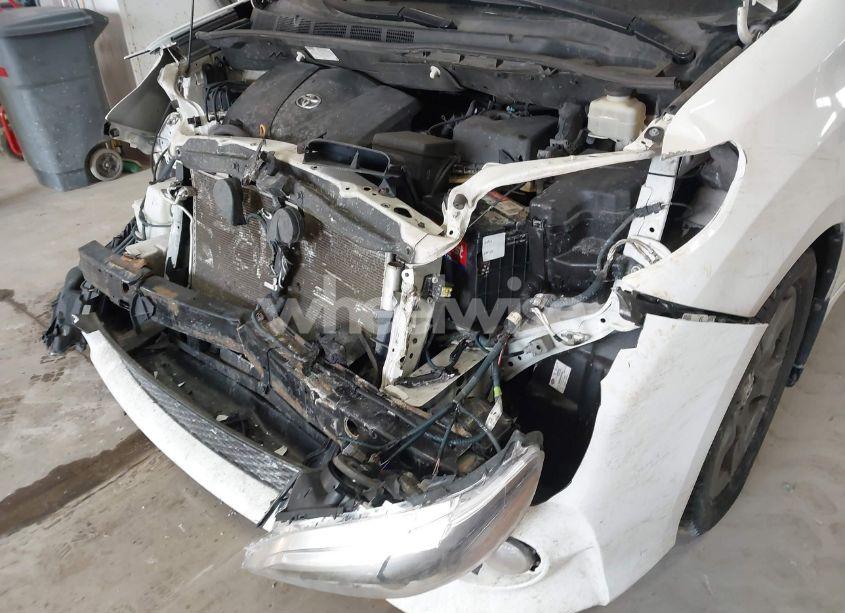 Photo 6 of 2017 Toyota Sienna SE (VIN 5TDXZ3DCXHS875329)