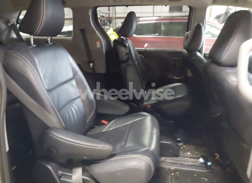 Photo 8 of 2017 Toyota Sienna SE (VIN 5TDXZ3DCXHS875329)