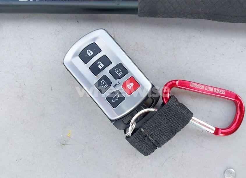 Photo 11 of 2019 Toyota Sienna SE PREMIUM 8 PASSENGER (VIN 5TDXZ3DCXKS993095)