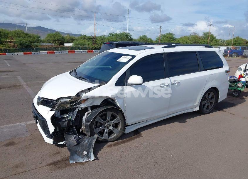 Photo 2 of 2019 Toyota Sienna SE PREMIUM 8 PASSENGER (VIN 5TDXZ3DCXKS993095)