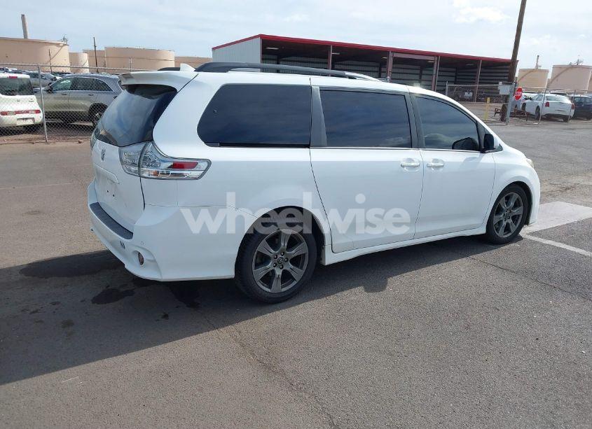 Photo 4 of 2019 Toyota Sienna SE PREMIUM 8 PASSENGER (VIN 5TDXZ3DCXKS993095)
