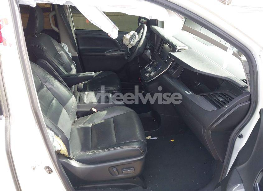 Photo 5 of 2019 Toyota Sienna SE PREMIUM 8 PASSENGER (VIN 5TDXZ3DCXKS993095)