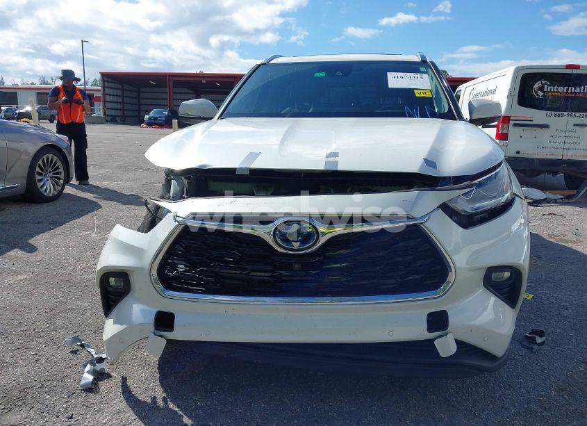Photo 13 of 2021 Toyota Highlander HYBRID LIMITED (VIN 5TDYARAH2MS009326)