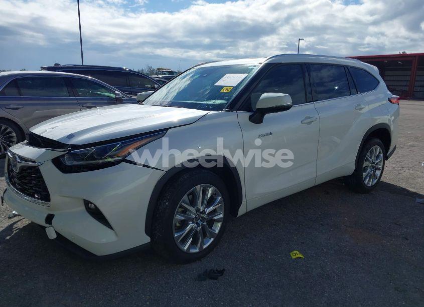 Photo 2 of 2021 Toyota Highlander HYBRID LIMITED (VIN 5TDYARAH2MS009326)