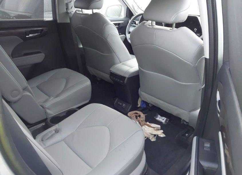 Photo 8 of 2023 Toyota Highlander HYBRID LIMITED (VIN 5TDYARAH4PS019375)