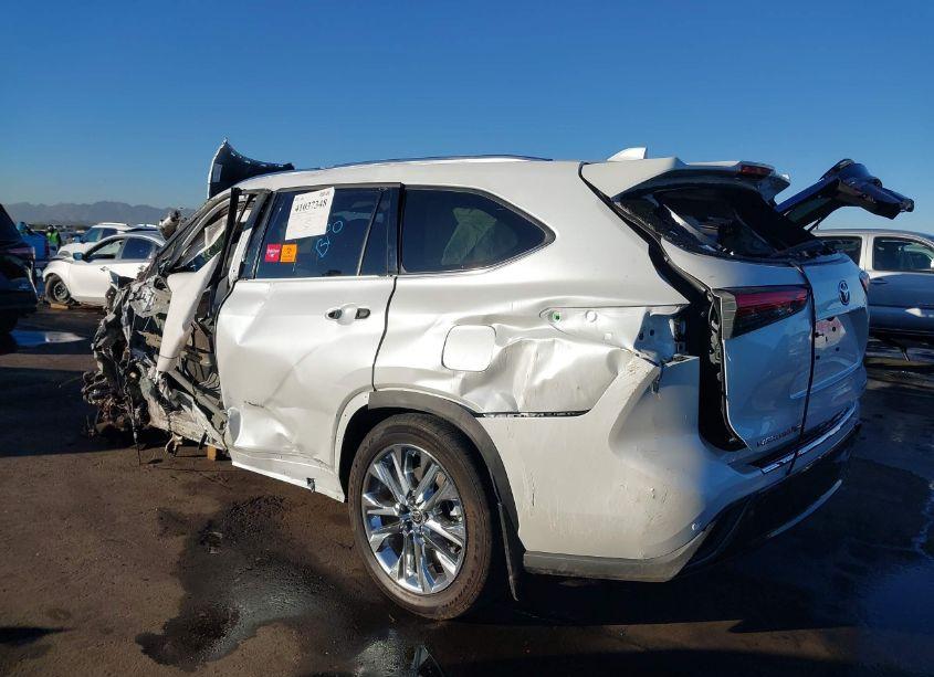 Photo 3 of 2023 Toyota Highlander HYBRID LIMITED (VIN 5TDYARAH7PS018401)