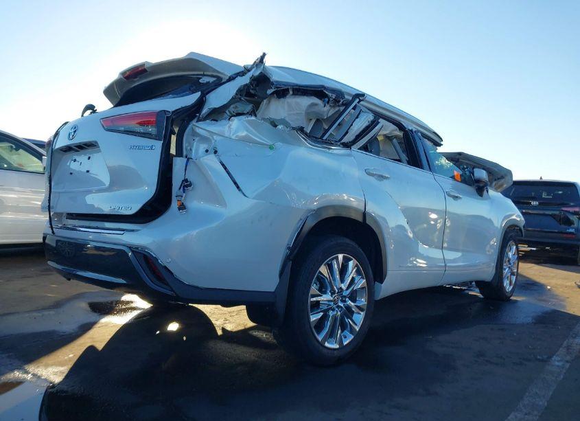 Photo 4 of 2023 Toyota Highlander HYBRID LIMITED (VIN 5TDYARAH7PS018401)