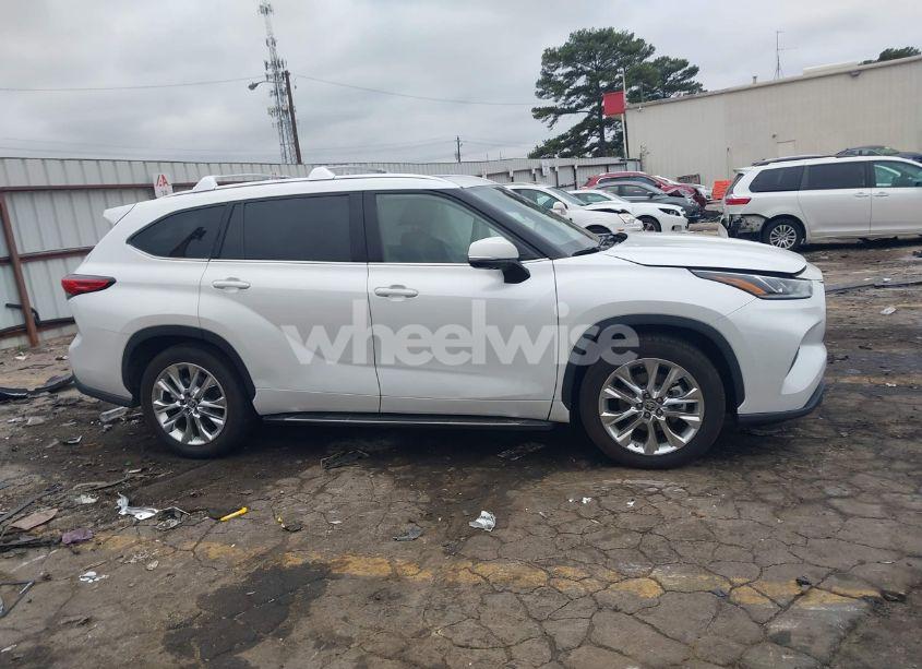 Photo 13 of 2022 Toyota Highlander HYBRID LIMITED (VIN 5TDYARAH9NS515074)