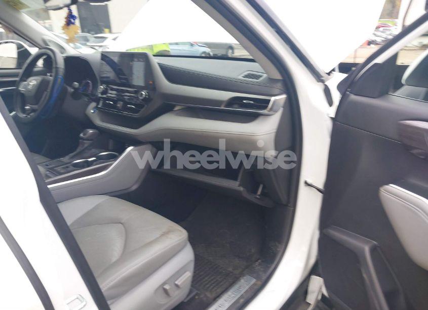 Photo 5 of 2022 Toyota Highlander HYBRID LIMITED (VIN 5TDYARAH9NS515074)