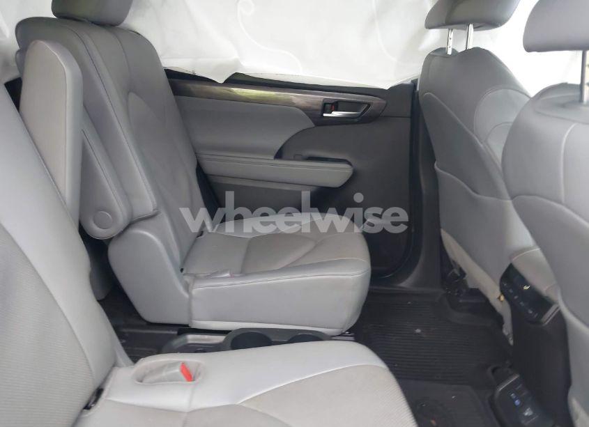 Photo 8 of 2022 Toyota Highlander HYBRID LIMITED (VIN 5TDYARAH9NS515074)