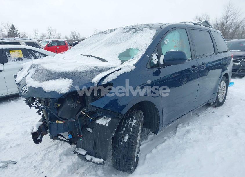 Photo 2 of 2011 Toyota Sienna XLE V6 (VIN 5TDYK3DC0BS038184)