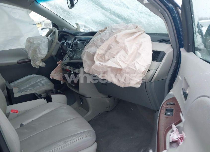 Photo 5 of 2011 Toyota Sienna XLE V6 (VIN 5TDYK3DC0BS038184)