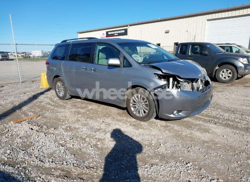 2011 Toyota Sienna XLE/LIMITED (VIN 5TDYK3DC0BS053221) main photo