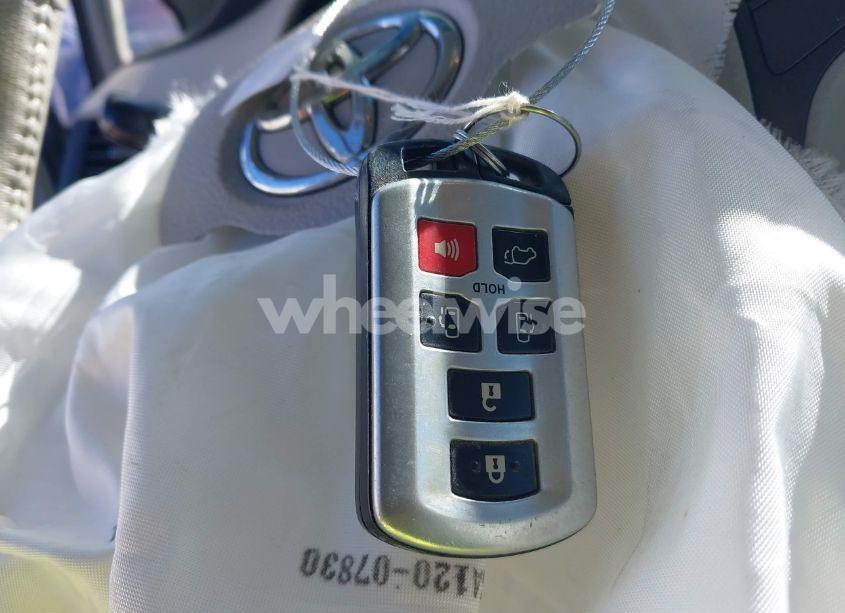 Photo 11 of 2011 Toyota Sienna XLE/LIMITED (VIN 5TDYK3DC0BS053221)