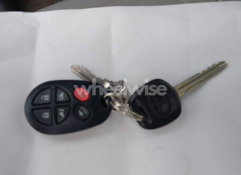 Photo 11 of 2011 Toyota Sienna XLE V6 (VIN 5TDYK3DC0BS062372)