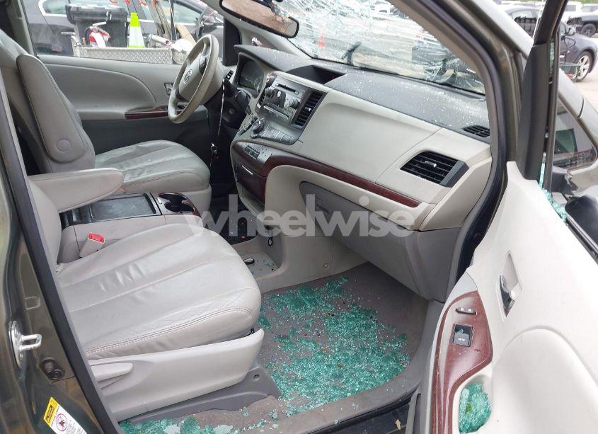 Photo 5 of 2011 Toyota Sienna XLE V6 (VIN 5TDYK3DC0BS062372)