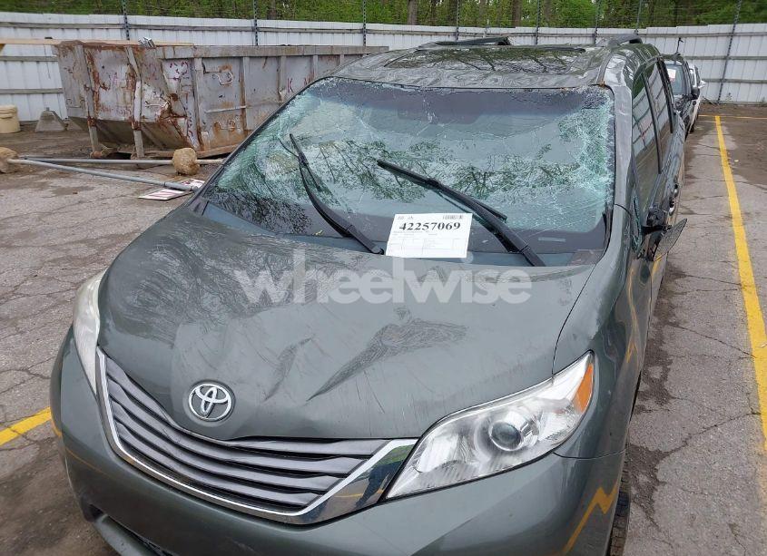 Photo 6 of 2011 Toyota Sienna XLE V6 (VIN 5TDYK3DC0BS062372)