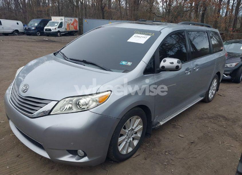 Photo 2 of 2011 Toyota Sienna LIMITED V6 (VIN 5TDYK3DC0BS070469)