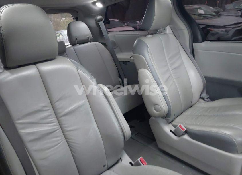 Photo 8 of 2011 Toyota Sienna LIMITED V6 (VIN 5TDYK3DC0BS070469)