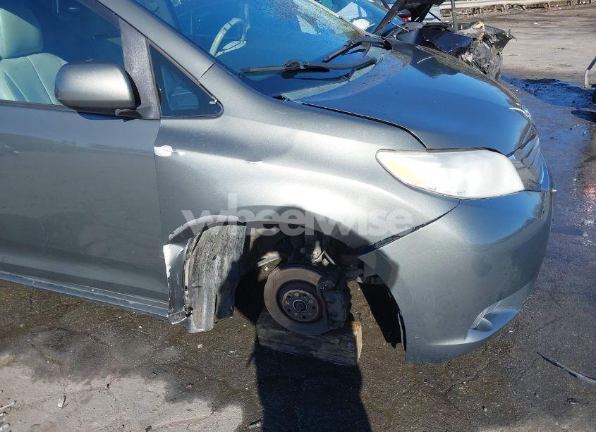 Photo 6 of 2012 Toyota Sienna XLE/LIMITED (VIN 5TDYK3DC0CS176597)