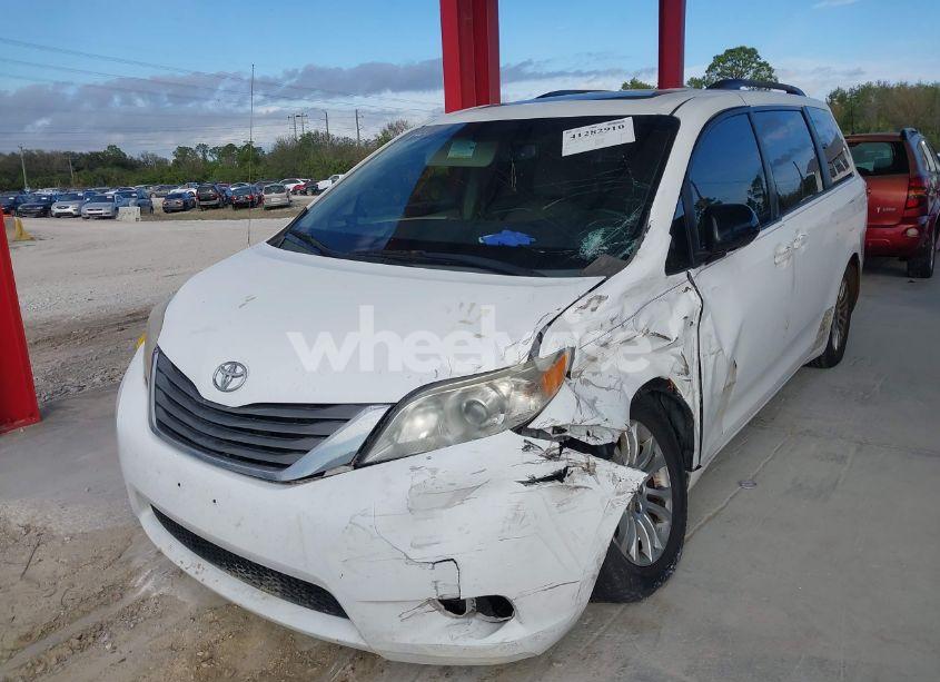 Photo 2 of 2012 Toyota Sienna XLE V6 8 PASSENGER (VIN 5TDYK3DC0CS178883)