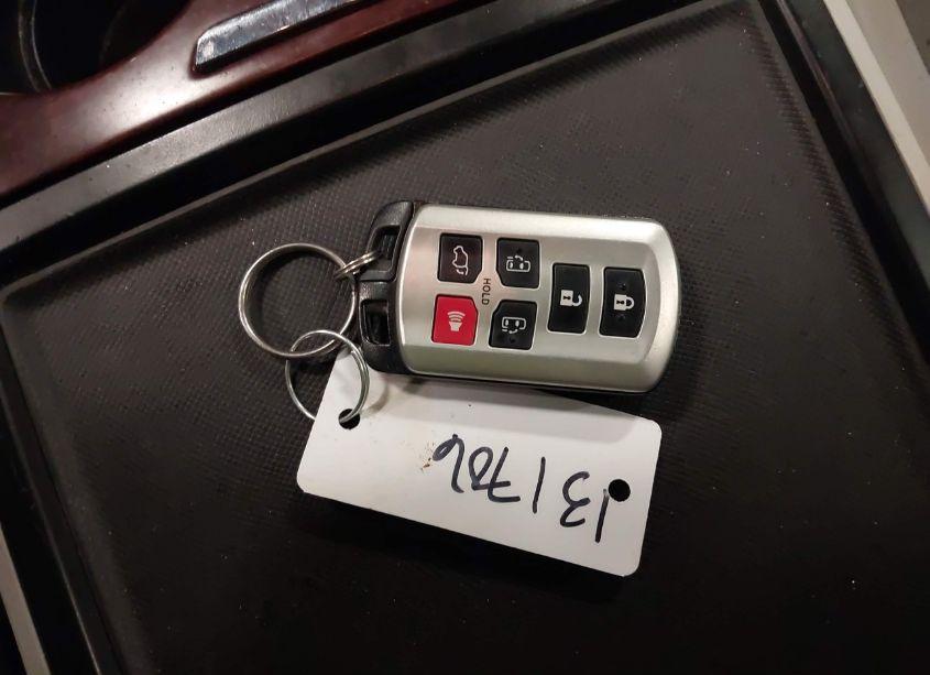 Photo 11 of 2012 Toyota Sienna XLE/LIMITED (VIN 5TDYK3DC0CS190287)