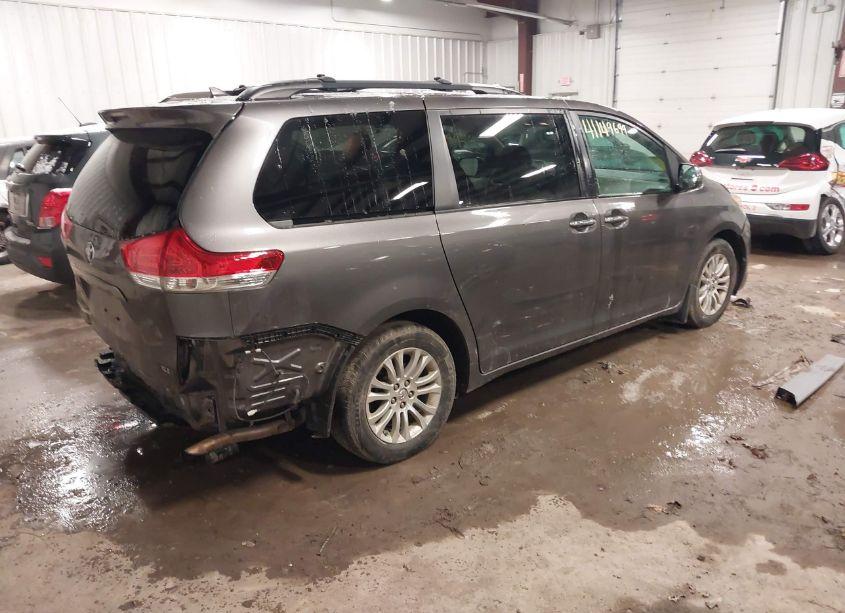 Photo 4 of 2012 Toyota Sienna XLE/LIMITED (VIN 5TDYK3DC0CS190287)
