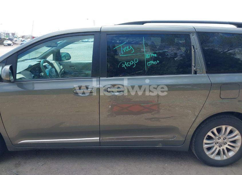 Photo 15 of 2012 Toyota Sienna XLE V6 8 PASSENGER (VIN 5TDYK3DC0CS221618)