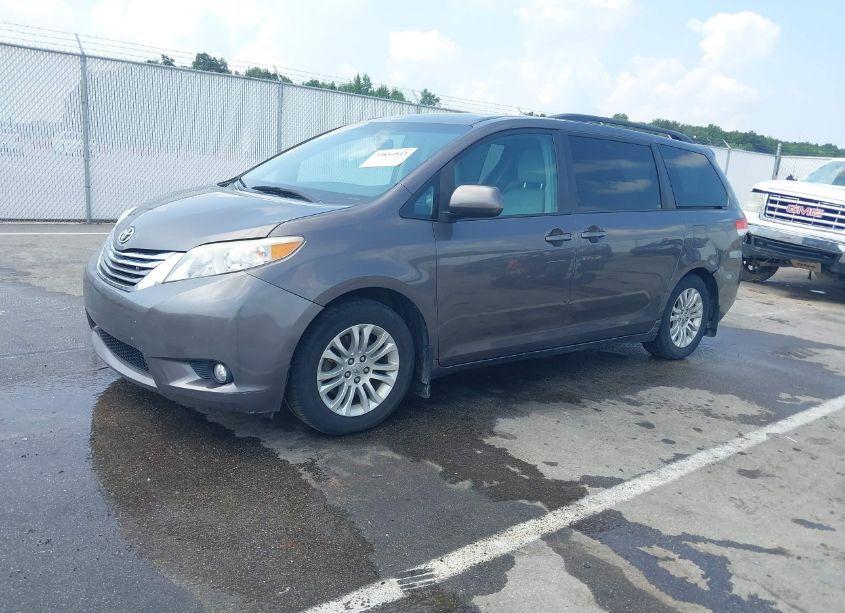 Photo 2 of 2012 Toyota Sienna XLE V6 8 PASSENGER (VIN 5TDYK3DC0CS237222)