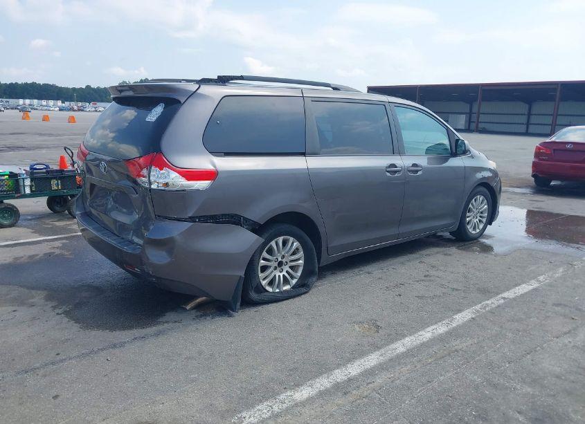 Photo 4 of 2012 Toyota Sienna XLE V6 8 PASSENGER (VIN 5TDYK3DC0CS237222)