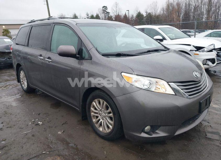2012 Toyota Sienna XLE/LIMITED (VIN 5TDYK3DC0CS244171) main photo