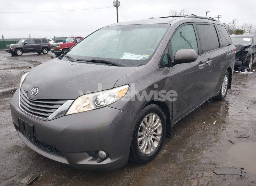 Photo 2 of 2012 Toyota Sienna XLE/LIMITED (VIN 5TDYK3DC0CS244171)